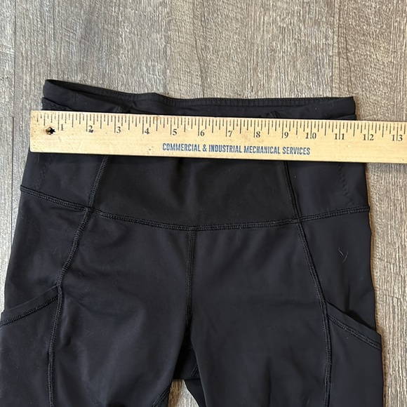 Lululemon Black Mesh Side Pocket Cropped Leggings Size 4 - Picture 2 of 8